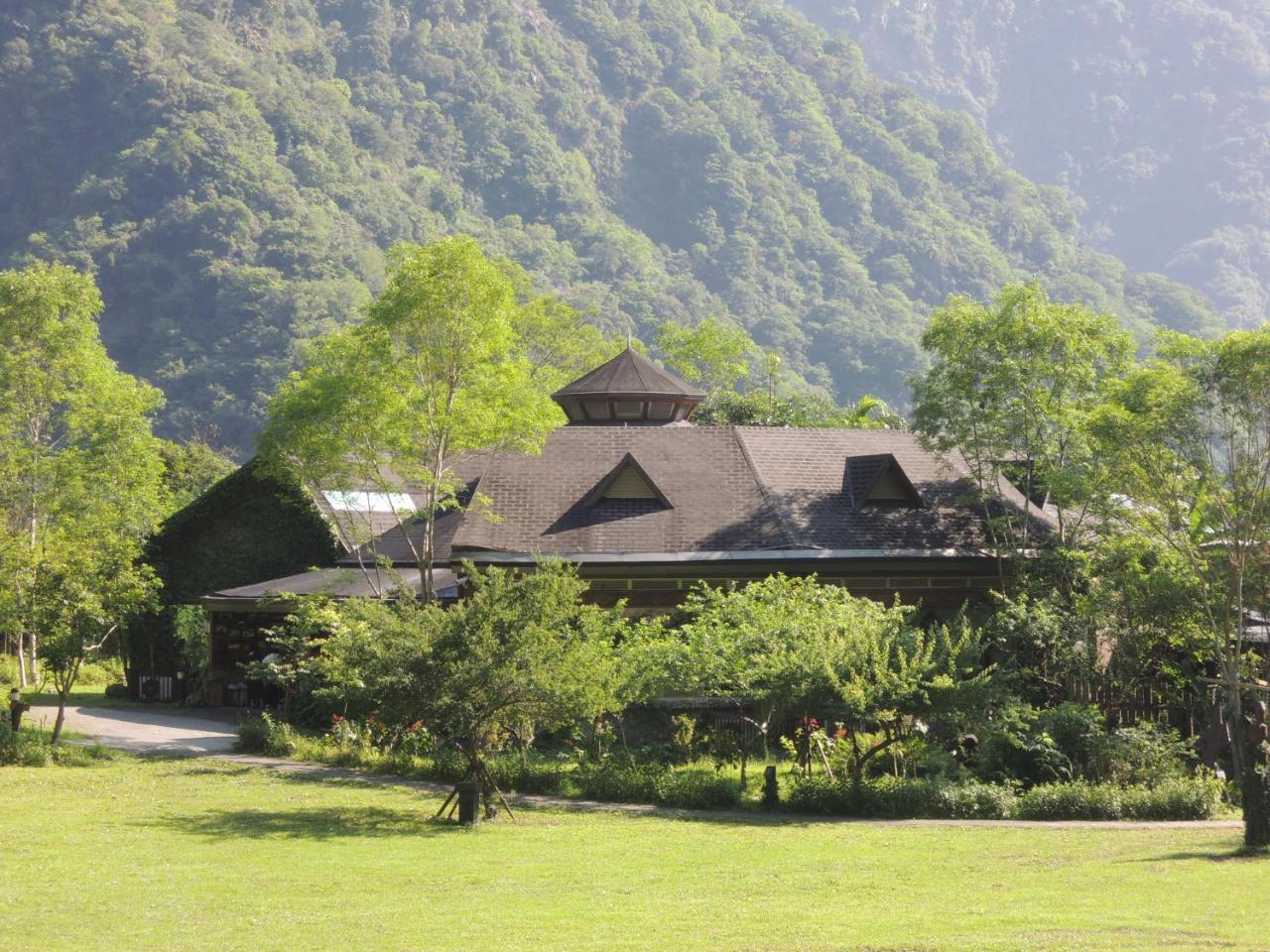 Taroko Village Hotel Fushi Exterior photo